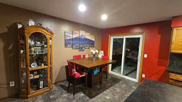 2922 23rd Avenue S, Fargo, ND 58103