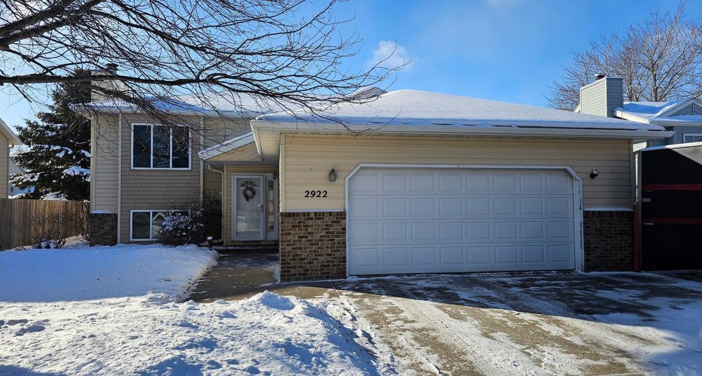 2922 23rd Avenue S, Fargo, ND 58103