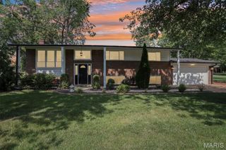 10637 Roxanna Drive, St Louis, MO 63128