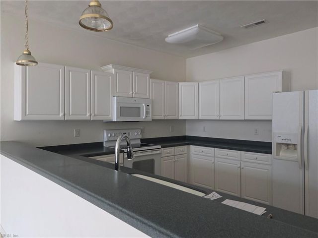 125 Lands End LN, Carrollton, VA 23314