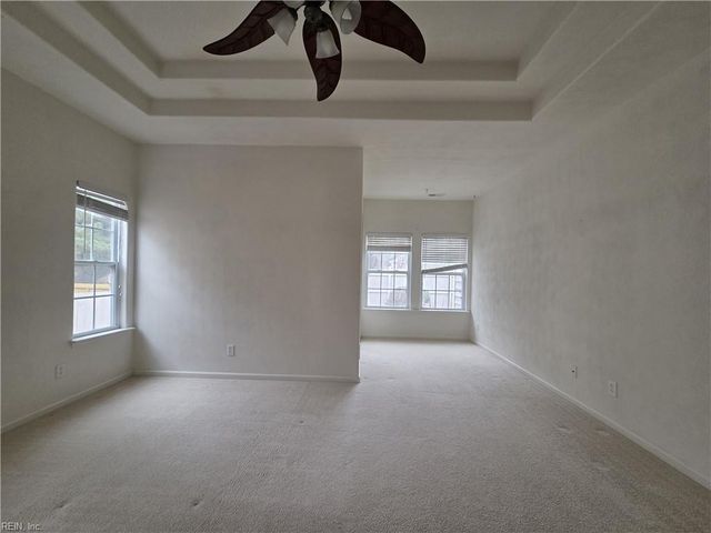 125 Lands End LN, Carrollton, VA 23314