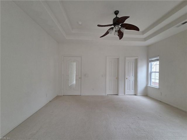 125 Lands End LN, Carrollton, VA 23314