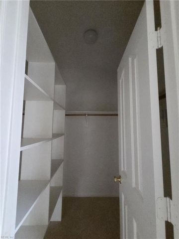 125 Lands End LN, Carrollton, VA 23314