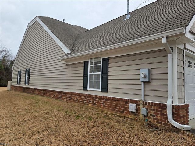 125 Lands End LN, Carrollton, VA 23314