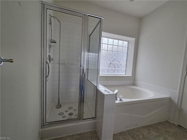 125 Lands End LN, Carrollton, VA 23314