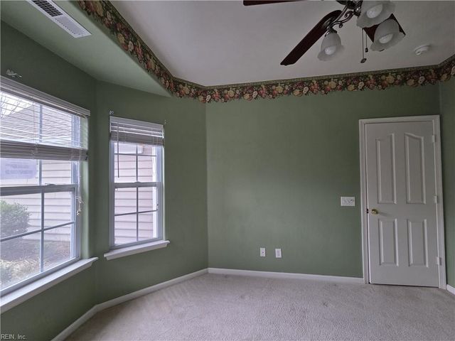 125 Lands End LN, Carrollton, VA 23314