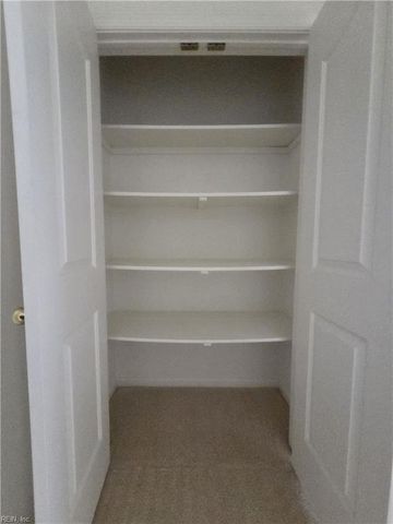 125 Lands End LN, Carrollton, VA 23314