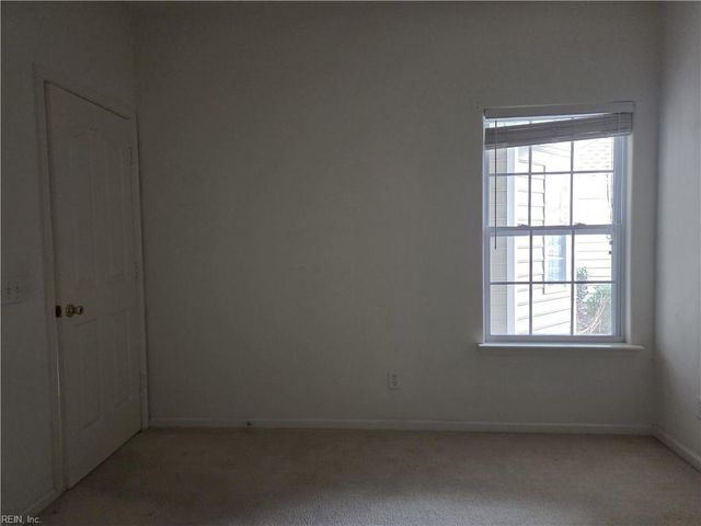 125 Lands End LN, Carrollton, VA 23314