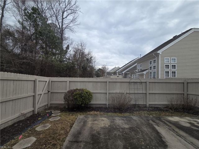 125 Lands End LN, Carrollton, VA 23314