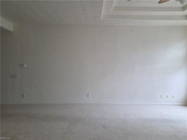 125 Lands End LN, Carrollton, VA 23314