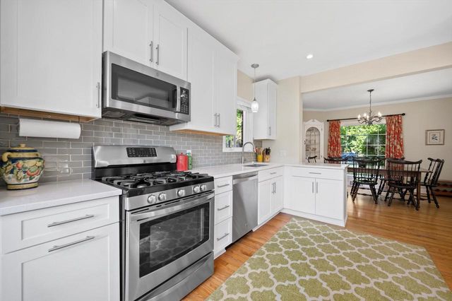 4652 N Wildwood AVENUE, Whitefish Bay, WI 53211