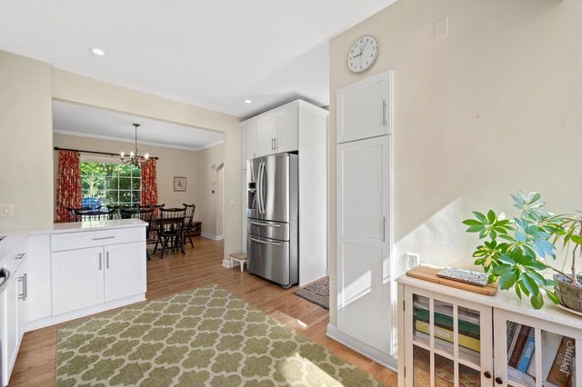 4652 N Wildwood AVENUE, Whitefish Bay, WI 53211