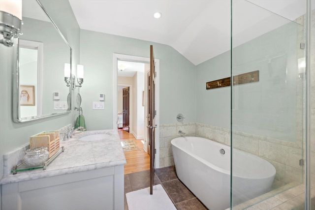 4652 N Wildwood AVENUE, Whitefish Bay, WI 53211