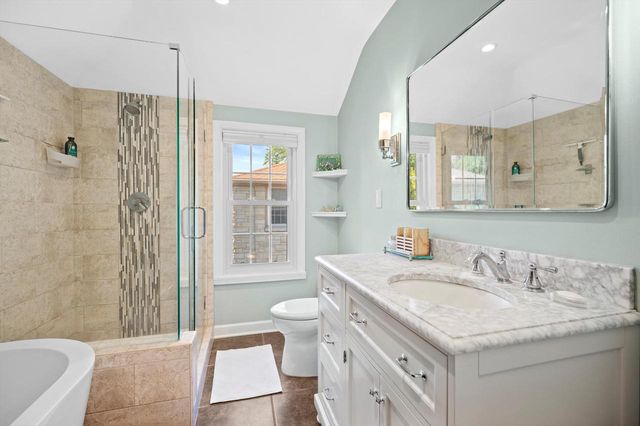 4652 N Wildwood AVENUE, Whitefish Bay, WI 53211
