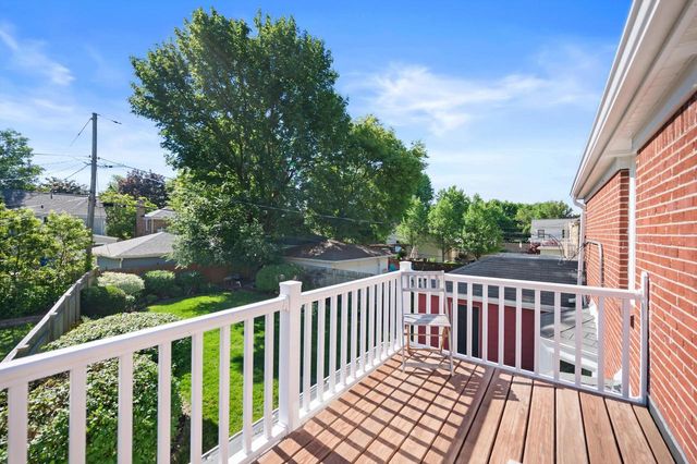 4652 N Wildwood AVENUE, Whitefish Bay, WI 53211