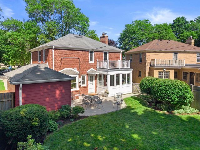 4652 N Wildwood AVENUE, Whitefish Bay, WI 53211