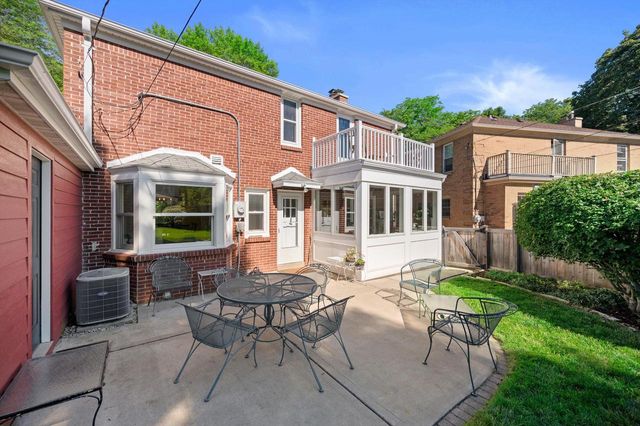 4652 N Wildwood AVENUE, Whitefish Bay, WI 53211