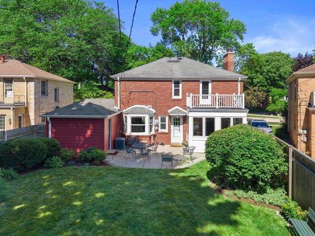 4652 N Wildwood AVENUE, Whitefish Bay, WI 53211