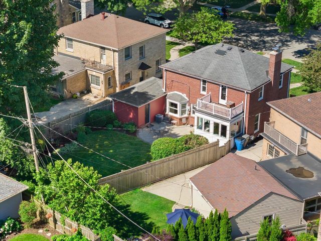 4652 N Wildwood AVENUE, Whitefish Bay, WI 53211