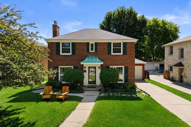 4652 N Wildwood AVENUE, Whitefish Bay, WI 53211