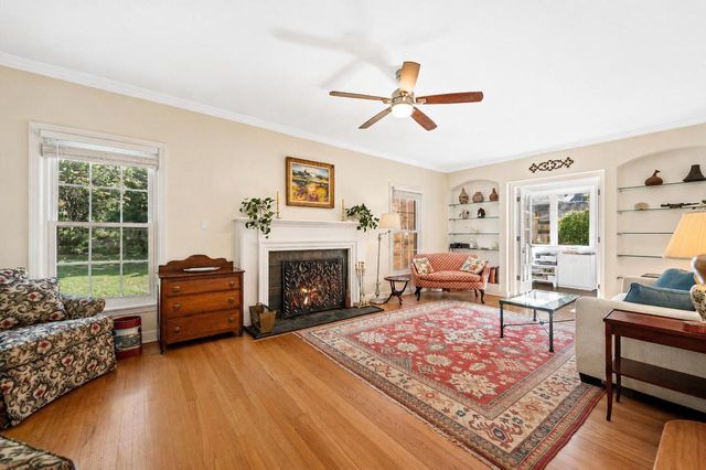 4652 N Wildwood AVENUE, Whitefish Bay, WI 53211