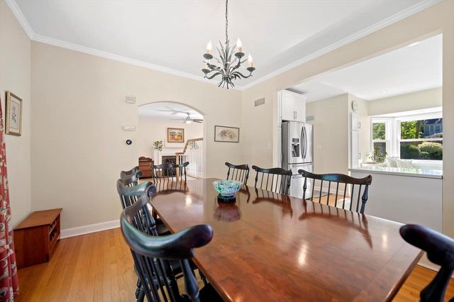 4652 N Wildwood AVENUE, Whitefish Bay, WI 53211