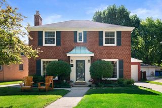 4652 N Wildwood AVENUE, Whitefish Bay, WI 53211