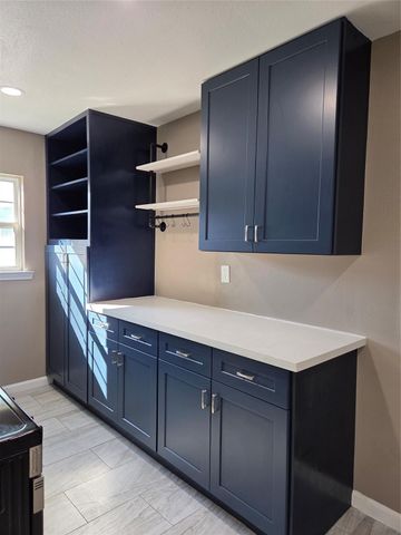 619 13th Street 1, Galveston, TX 77550