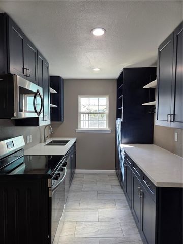 619 13th Street 1, Galveston, TX 77550