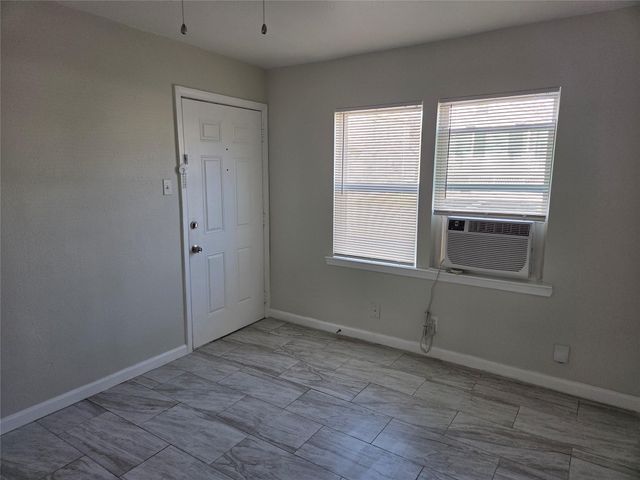 619 13th Street 1, Galveston, TX 77550