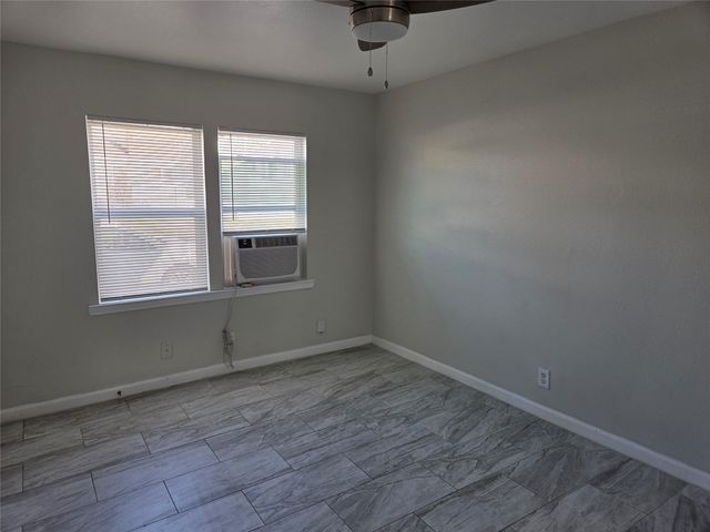 619 13th Street 1, Galveston, TX 77550