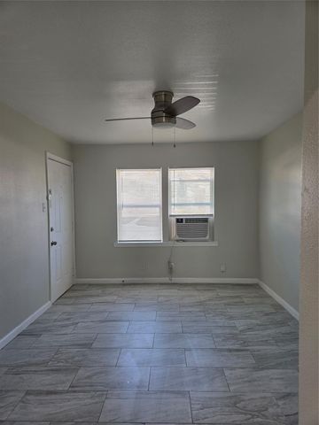 619 13th Street 1, Galveston, TX 77550