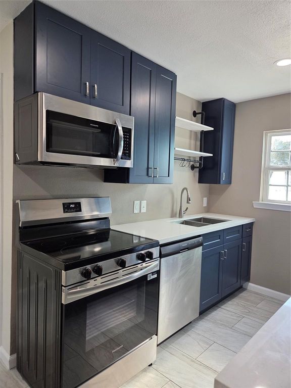 619 13th Street 1, Galveston, TX 77550