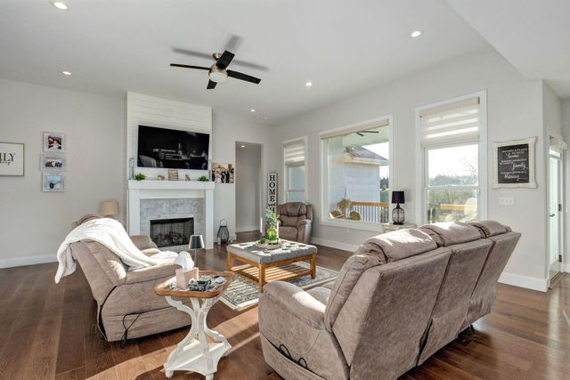 267 S Pebble Beach Avenue, Springfield, MO 65802