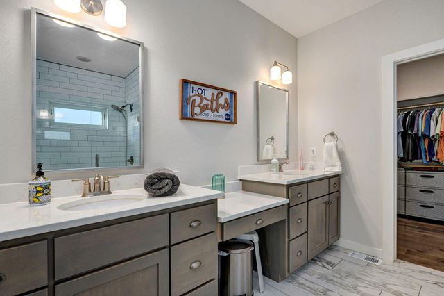 267 S Pebble Beach Avenue, Springfield, MO 65802