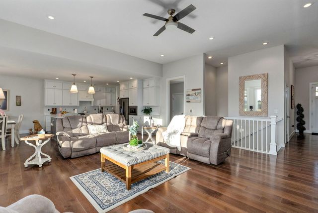 267 S Pebble Beach Avenue, Springfield, MO 65802