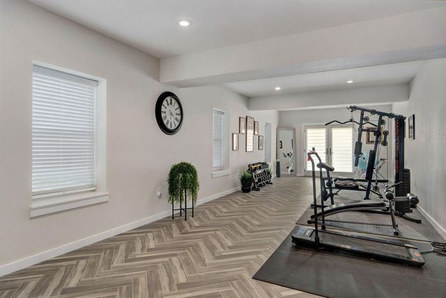 267 S Pebble Beach Avenue, Springfield, MO 65802