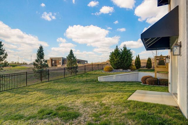 267 S Pebble Beach Avenue, Springfield, MO 65802