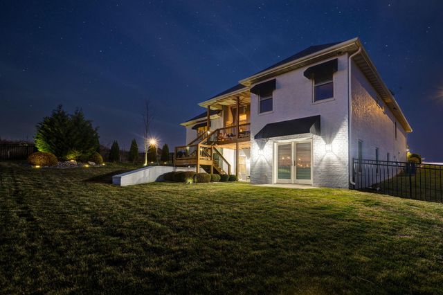 267 S Pebble Beach Avenue, Springfield, MO 65802