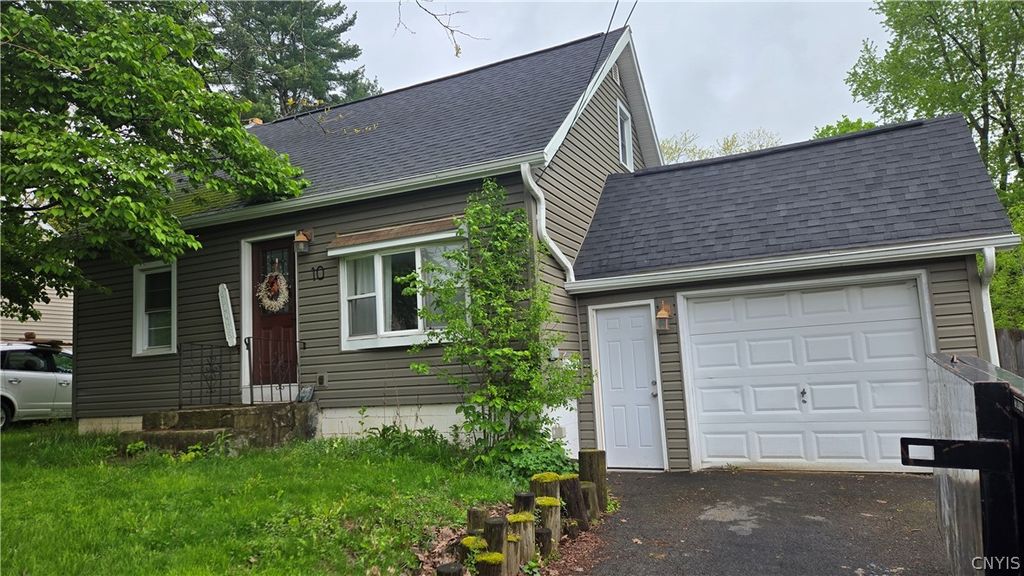 10 Tibbitts Road, New Hartford, NY 13413