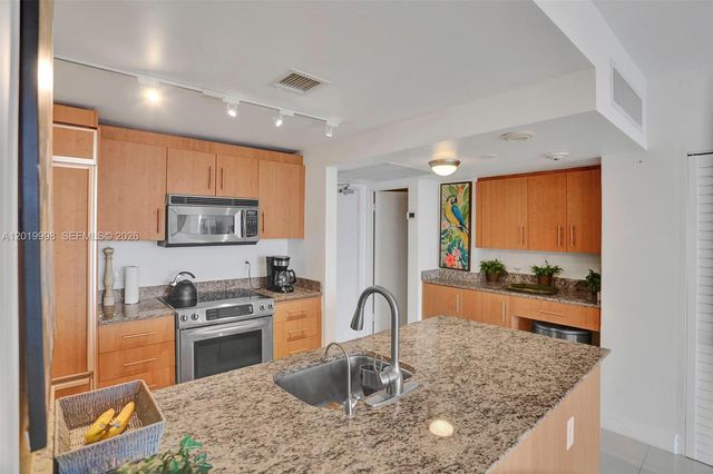 10275 Collins Avenue 829, Bal Harbour, FL 33154
