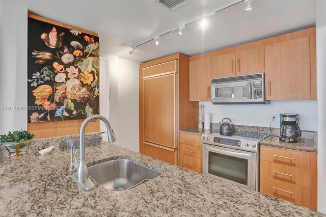 10275 Collins Avenue 829, Bal Harbour, FL 33154