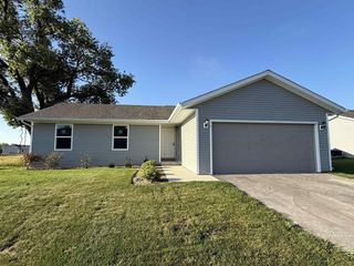 636 E Maple Beach Drive, Edgerton, WI 53534