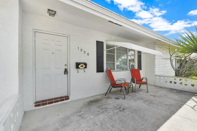 1308 SW 18th Street, Boynton Beach, FL 33426