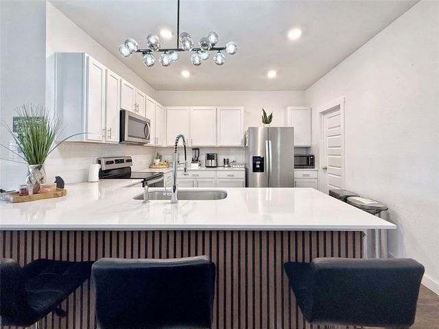 202 Canadian River TRL, Hutto, TX 78634