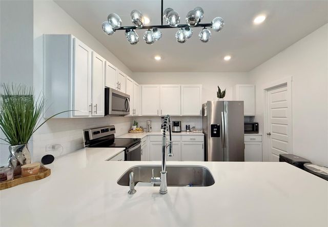 202 Canadian River TRL, Hutto, TX 78634
