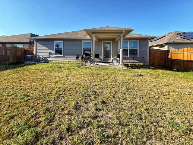 202 Canadian River TRL, Hutto, TX 78634