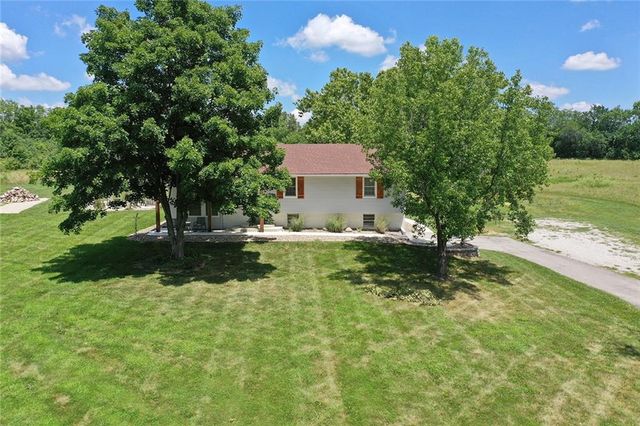 22612 N Prestige Drive, Holt, MO 64048