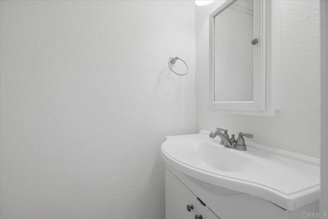 9457 Carlton Oaks Drive B, Santee, CA 92071