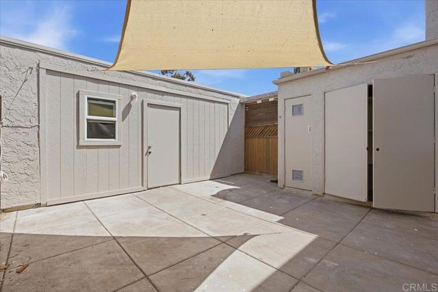 9457 Carlton Oaks Drive B, Santee, CA 92071